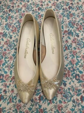 Vintage 80s Ivory Embellished Pointed Toe Bridal Kitten Heels